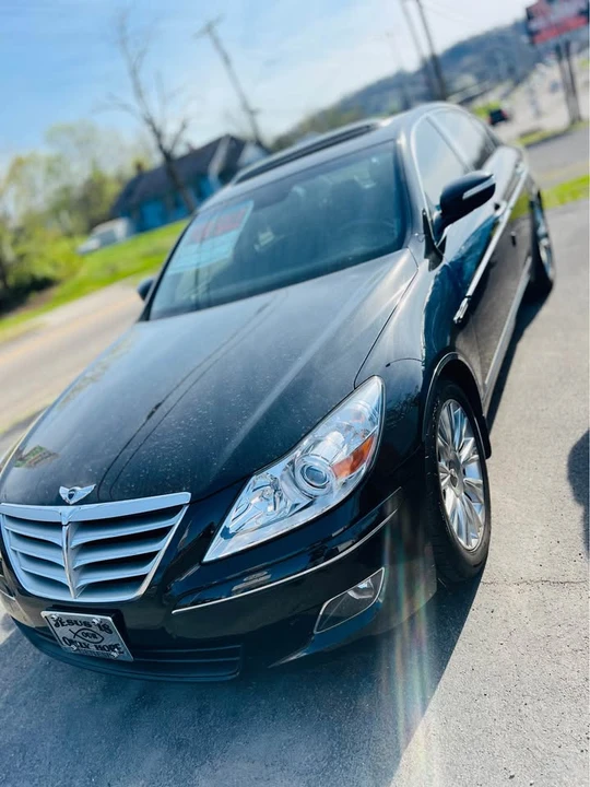 2009 Hyundai Genesis - Image 2 of 4