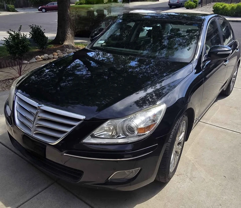 2009 Hyundai Genesis - Image 2 of 12