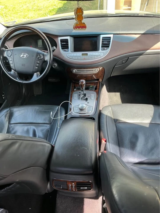 2009 Hyundai Genesis - Image 2 of 4