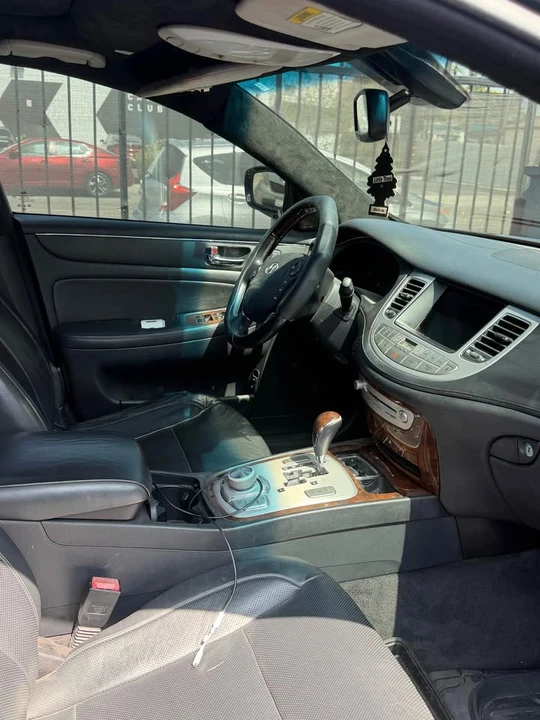 2009 Hyundai Genesis - Image 4 of 5