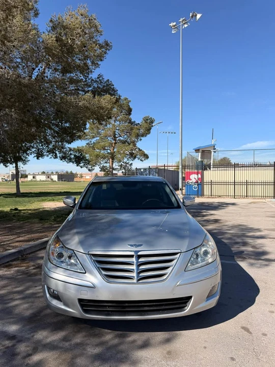 2009 Hyundai Genesis - Image 5 of 9