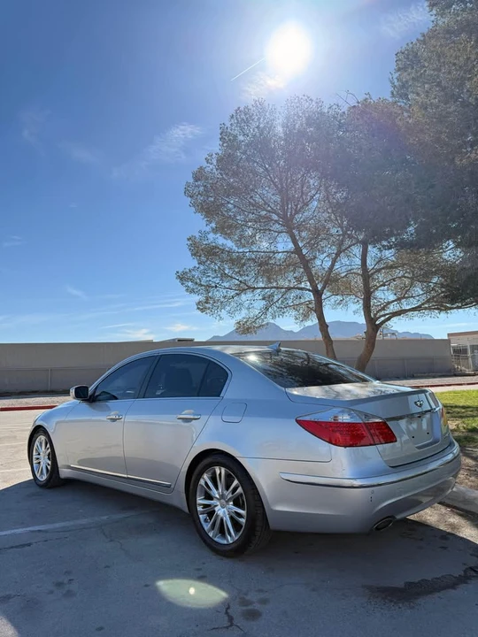 2009 Hyundai Genesis - Image 3 of 10
