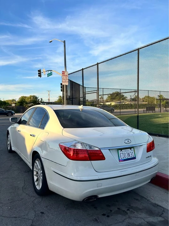 2009 Hyundai Genesis - Image 3 of 8