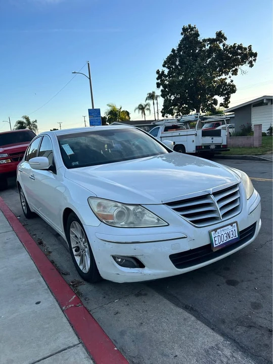 2009 Hyundai Genesis - Image 2 of 8