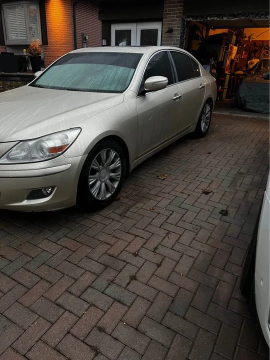 2009 Hyundai Genesis - Image 2 of 10