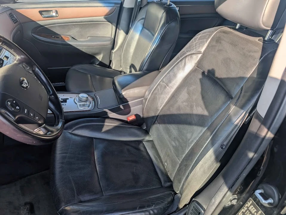 2009 Hyundai Genesis - Image 10 of 20