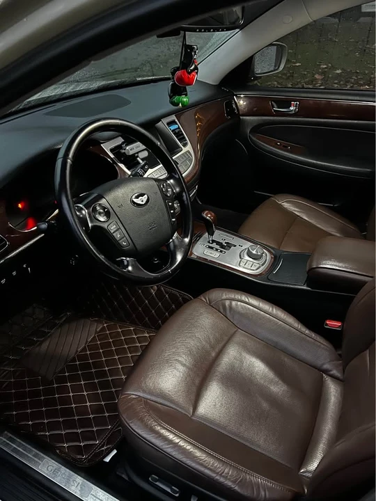 2009 Hyundai Genesis - Image 7 of 10