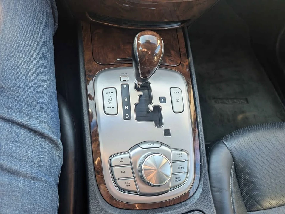2009 Hyundai Genesis - Image 16 of 20