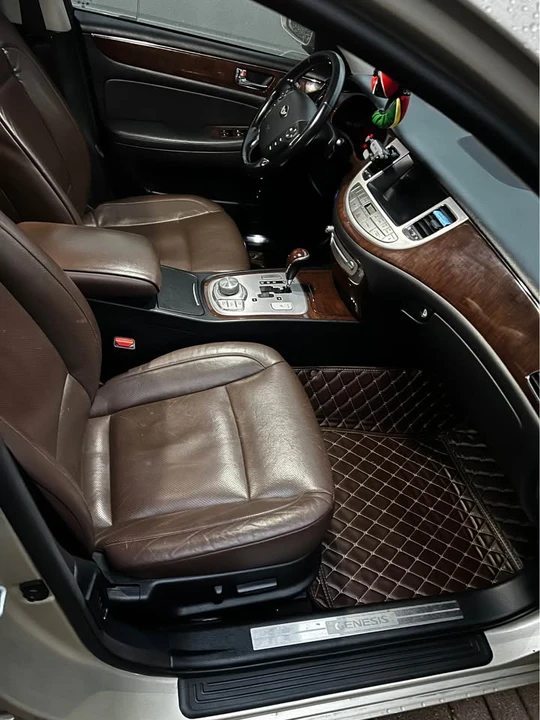 2009 Hyundai Genesis - Image 8 of 10