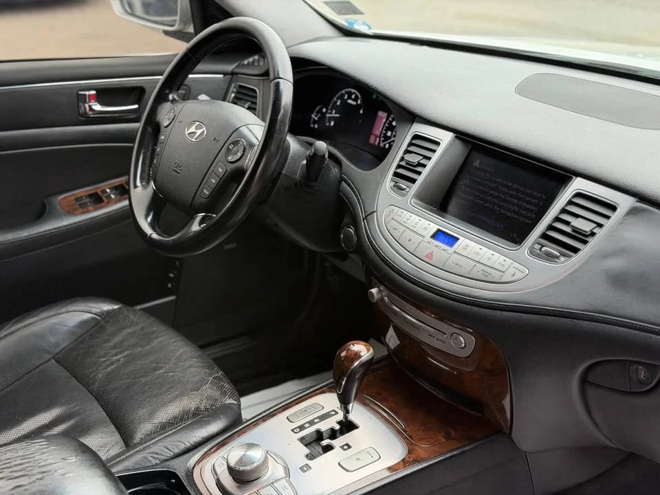2009 Hyundai Genesis - Image 16 of 20