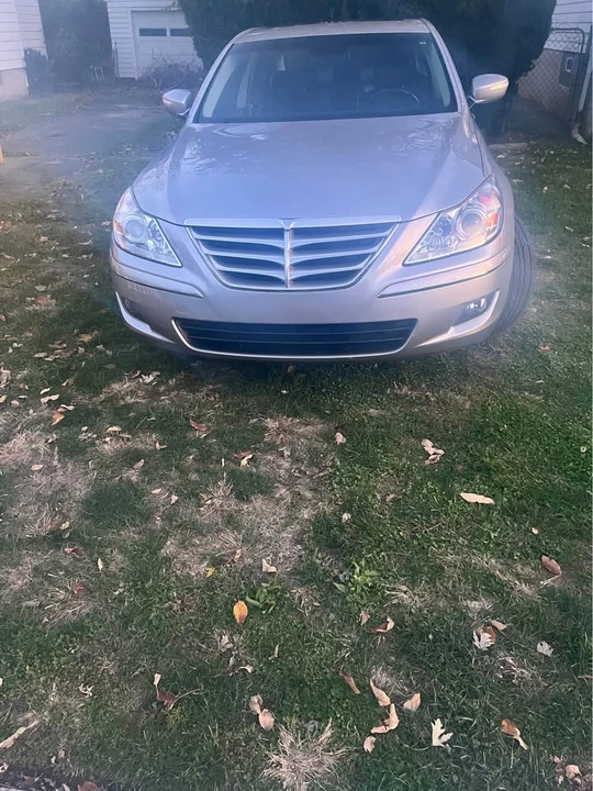 2009 Hyundai Genesis - Image 2 of 3