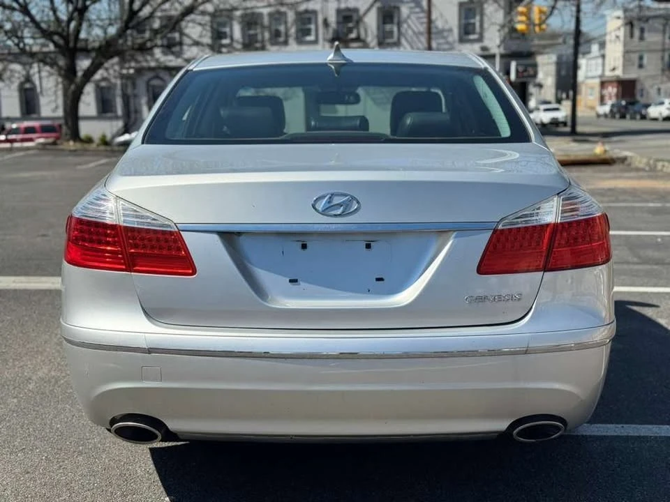 2009 Hyundai Genesis - Image 3 of 13