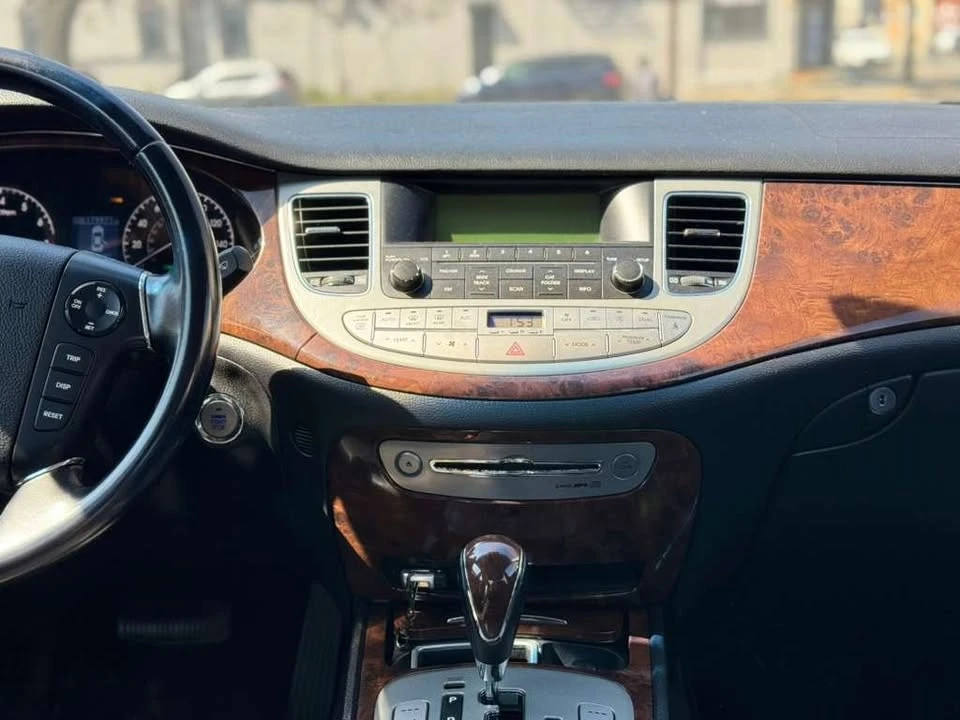 2009 Hyundai Genesis - Image 8 of 13
