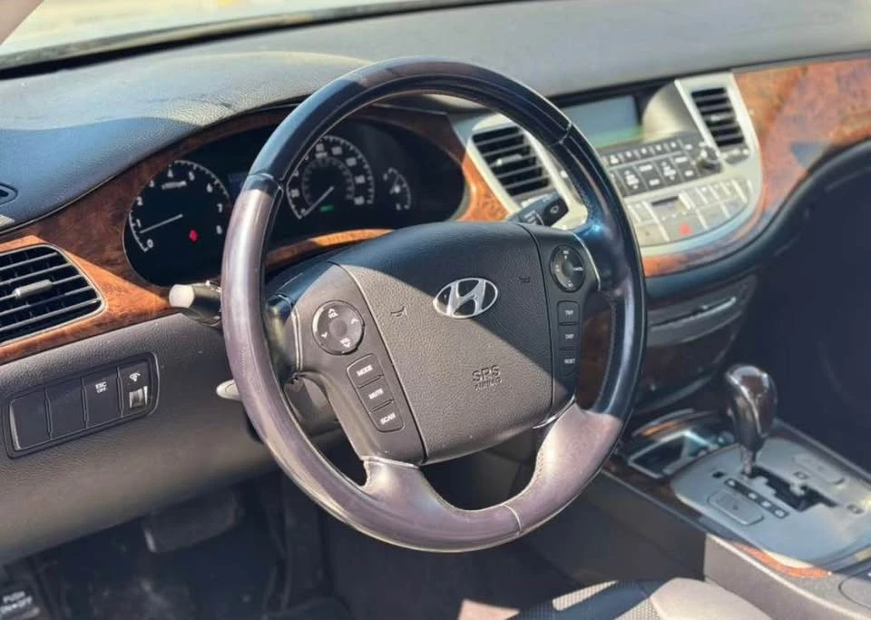 2009 Hyundai Genesis - Image 6 of 10