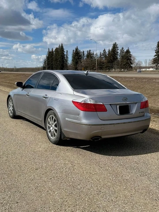 2009 Hyundai Genesis - Image 2 of 14