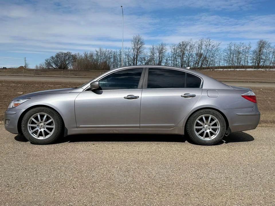 2009 Hyundai Genesis - Image 9 of 14