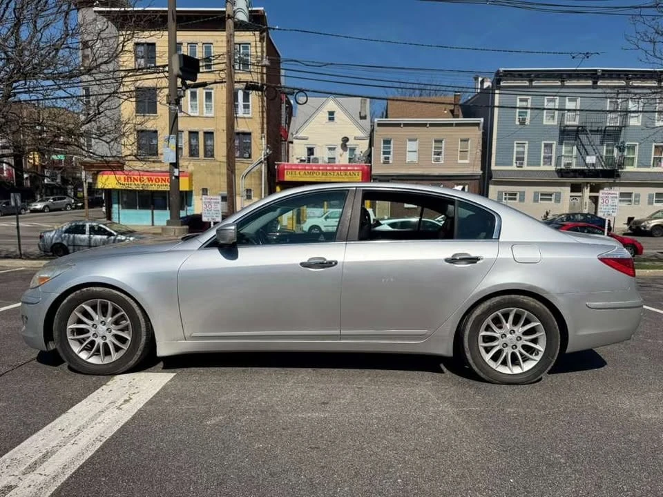 2009 Hyundai Genesis - Image 5 of 13