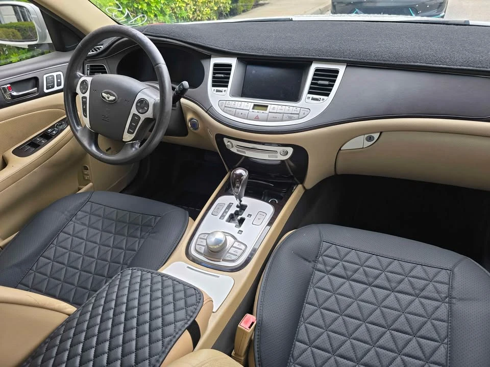 2009 Hyundai Genesis - Image 8 of 11
