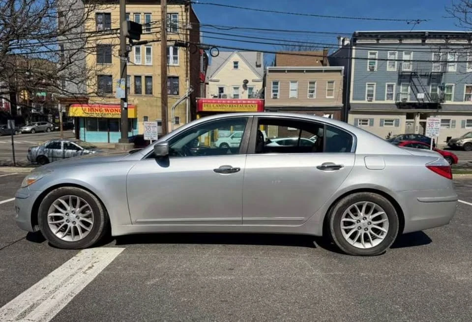 2009 Hyundai Genesis - Image 3 of 10