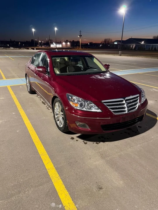2009 Hyundai Genesis - Image 2 of 14