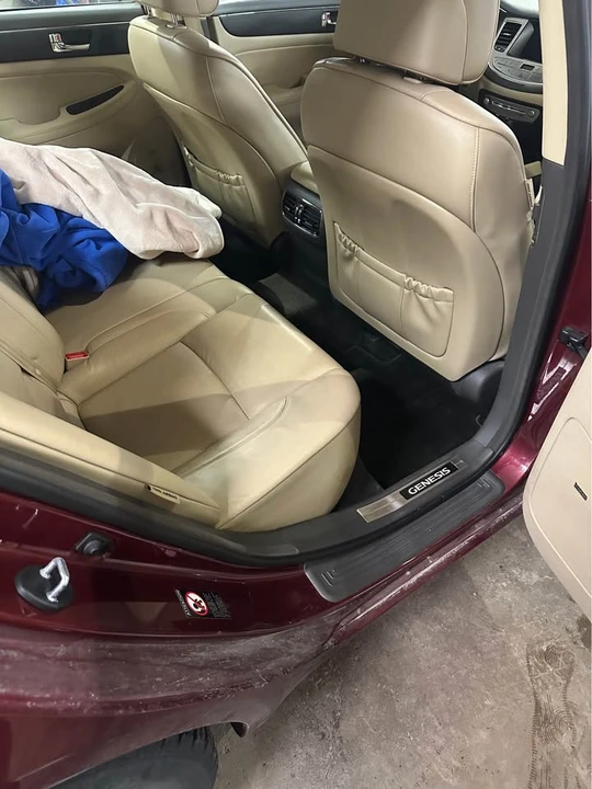 2009 Hyundai Genesis - Image 13 of 14