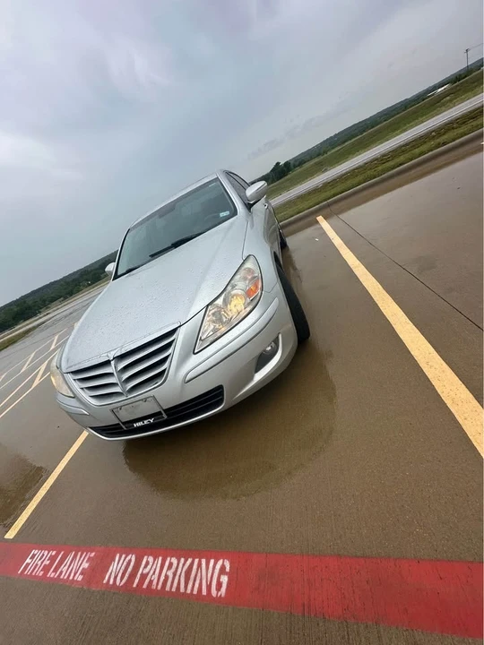 2009 Hyundai Genesis - Image 3 of 8