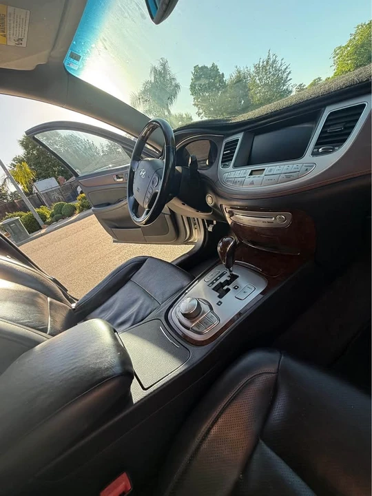 2009 Hyundai Genesis - Image 11 of 18