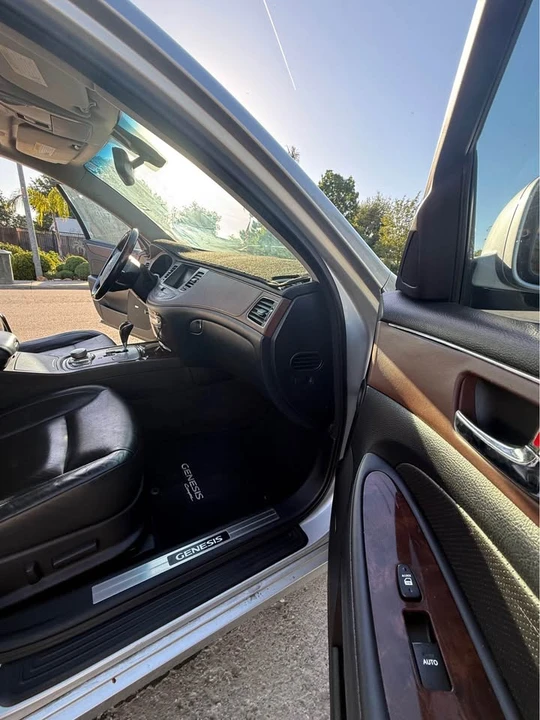 2009 Hyundai Genesis - Image 2 of 18