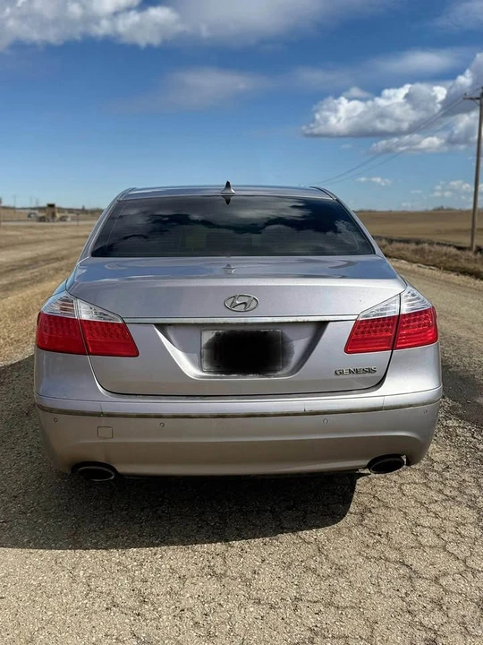 2009 Hyundai Genesis - Image 8 of 14