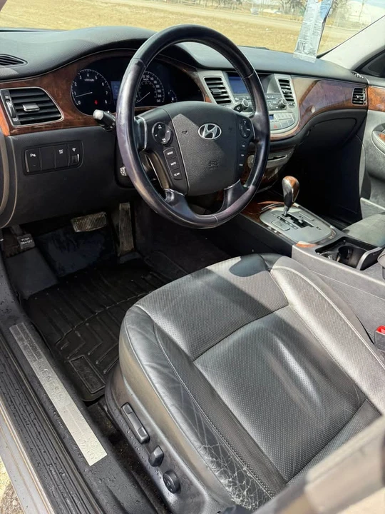 2009 Hyundai Genesis - Image 12 of 14