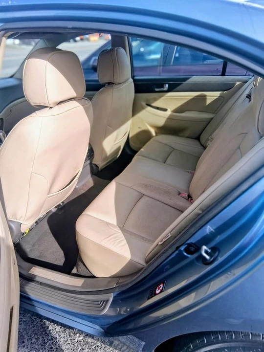 2009 Hyundai Genesis - Image 6 of 8