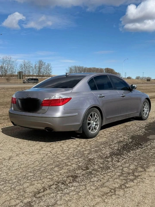 2009 Hyundai Genesis - Image 6 of 14