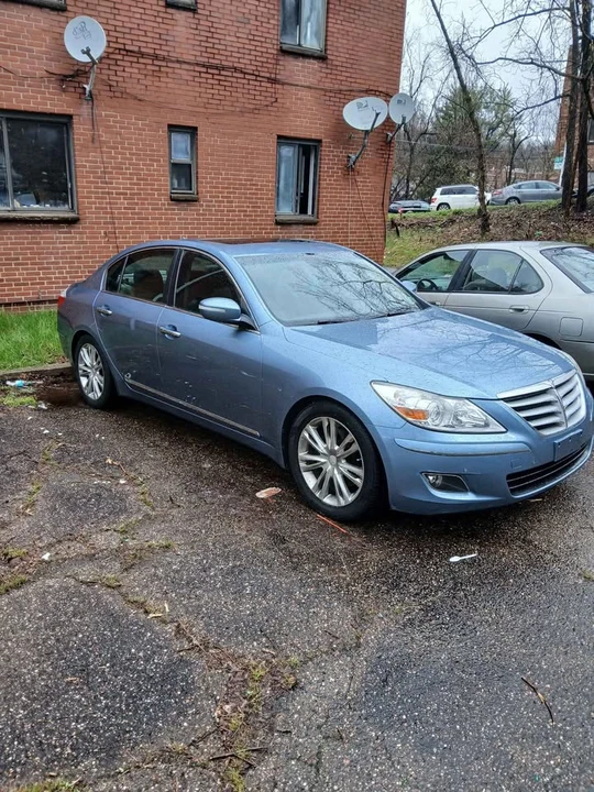 2009 Hyundai Genesis - Image 2 of 5
