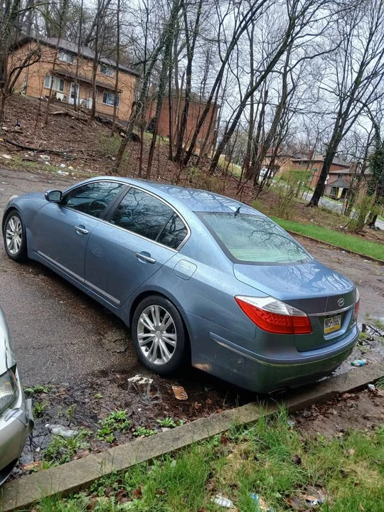 2009 Hyundai Genesis - Image 4 of 5