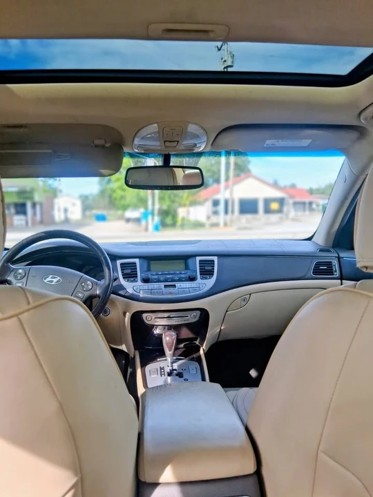 2009 Hyundai Genesis - Image 7 of 8