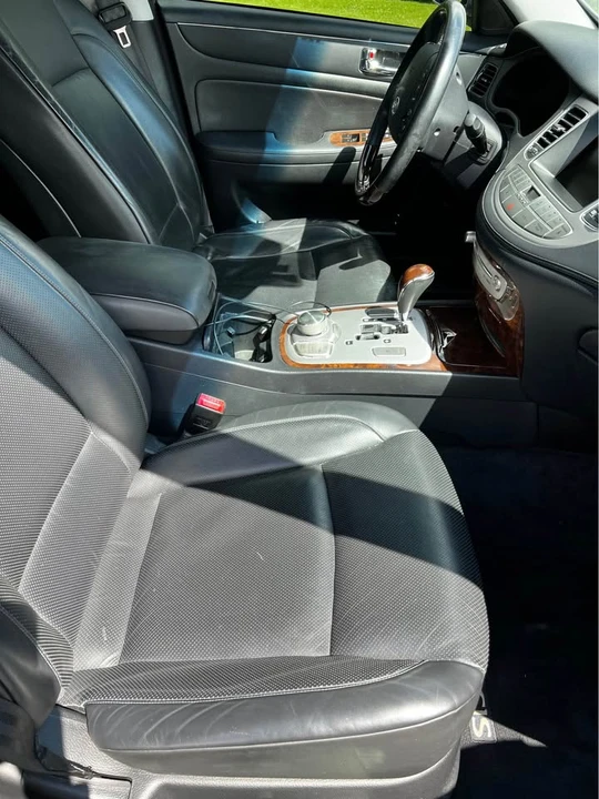2009 Hyundai Genesis - Image 13 of 17