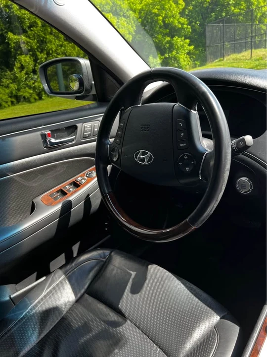 2009 Hyundai Genesis - Image 8 of 17