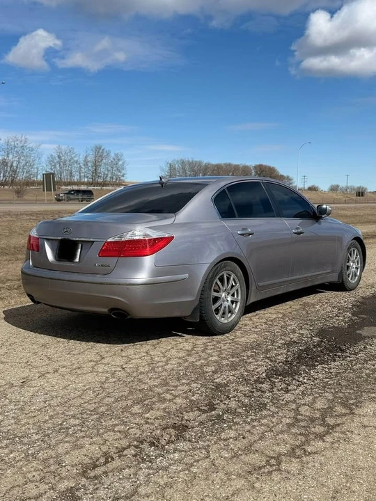 2009 Hyundai Genesis - Image 11 of 14