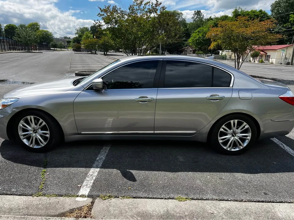2009 Hyundai Genesis - Image 6 of 17