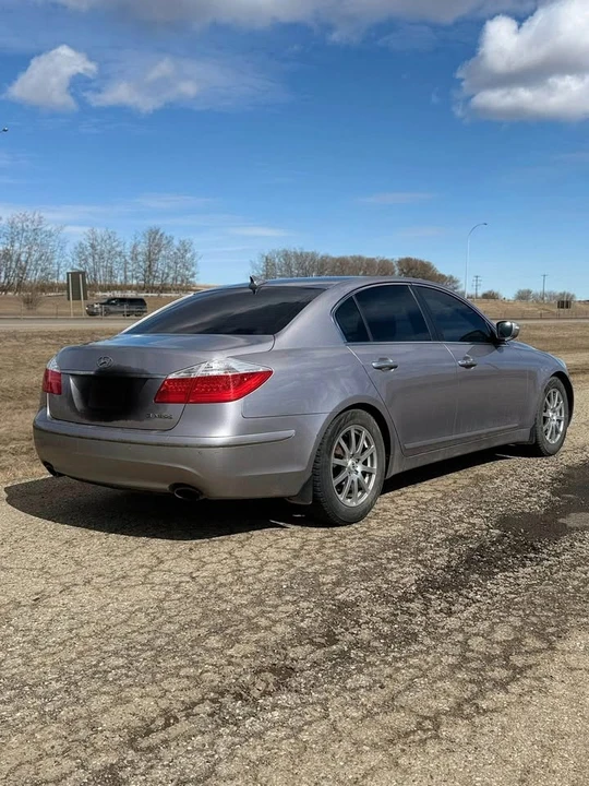 2009 Hyundai Genesis - Image 5 of 14