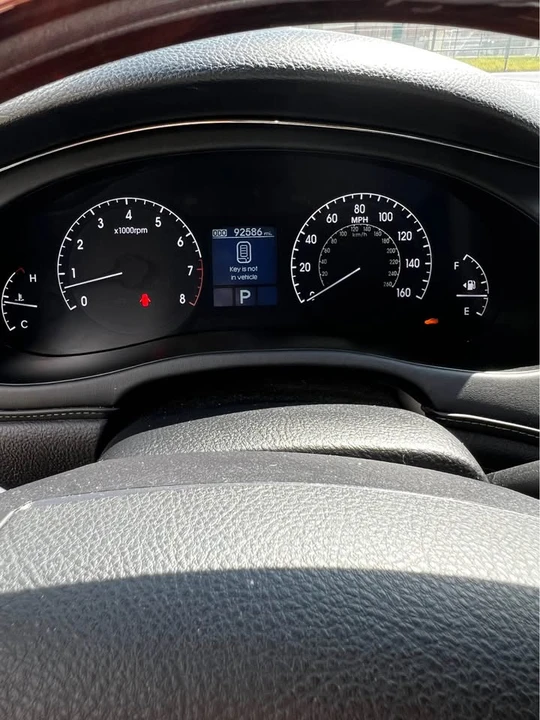 2009 Hyundai Genesis - Image 10 of 17