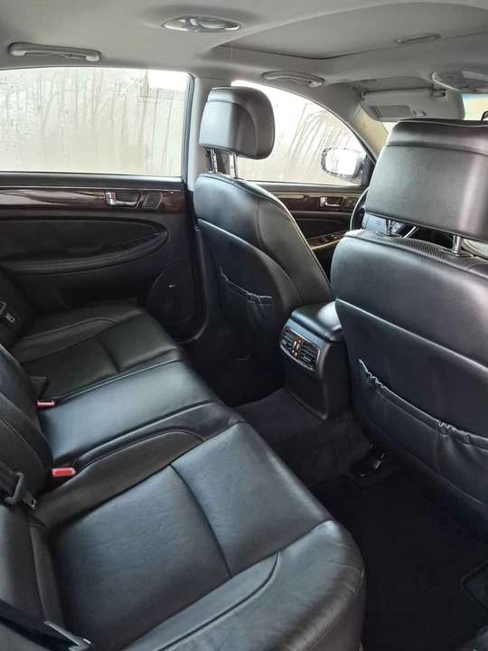 2009 Hyundai Genesis - Image 13 of 14
