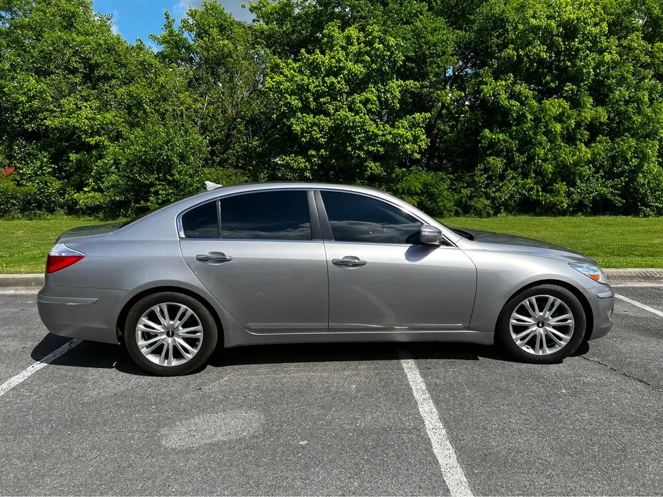 2009 Hyundai Genesis - Image 5 of 17