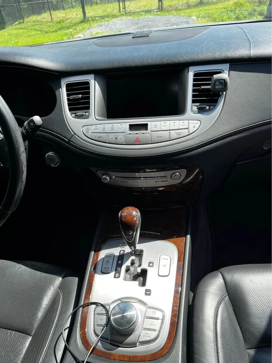 2009 Hyundai Genesis - Image 7 of 17