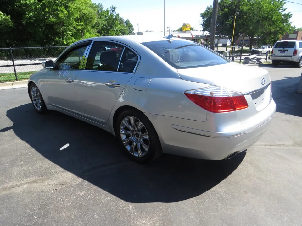 2009 Hyundai Genesis - Image 10 of 18