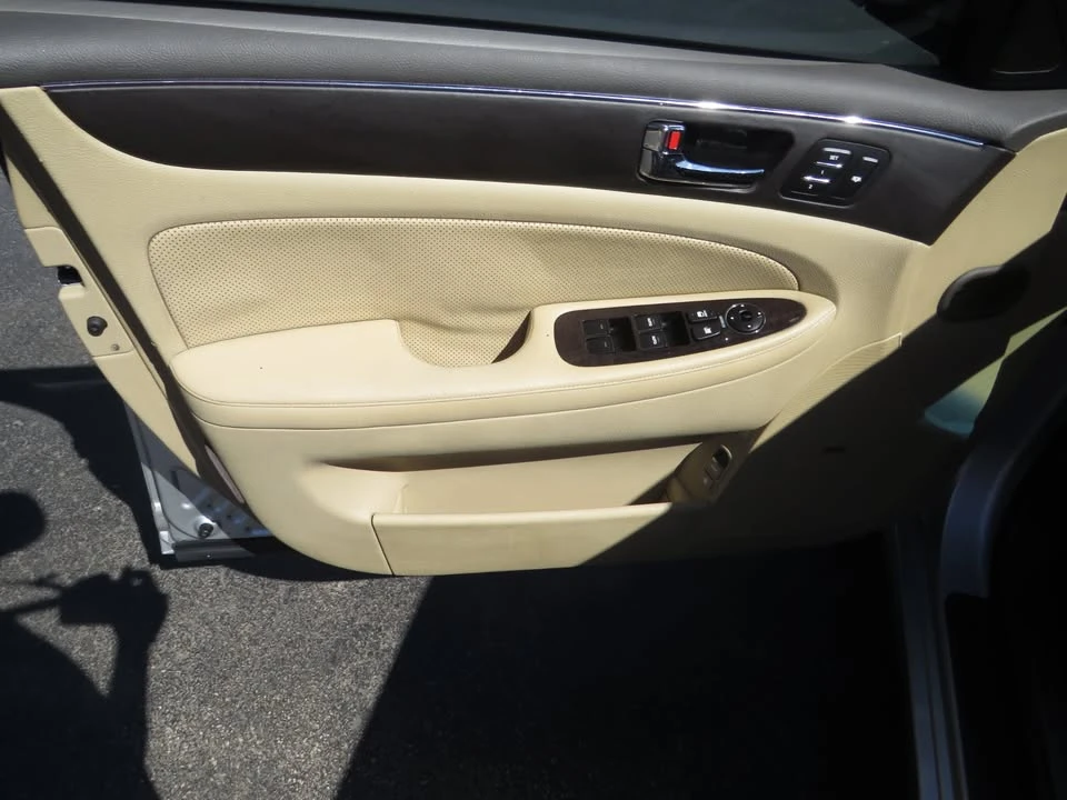 2009 Hyundai Genesis - Image 11 of 18