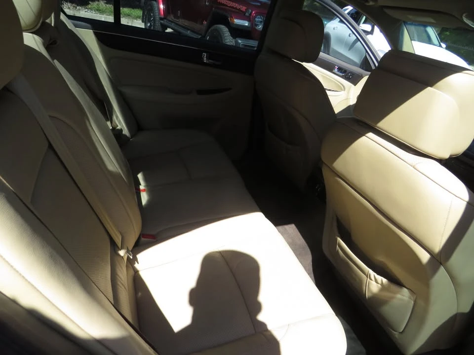 2009 Hyundai Genesis - Image 16 of 18