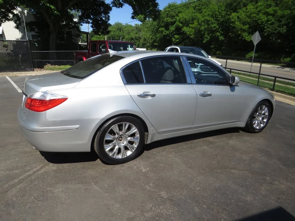 2009 Hyundai Genesis - Image 7 of 18
