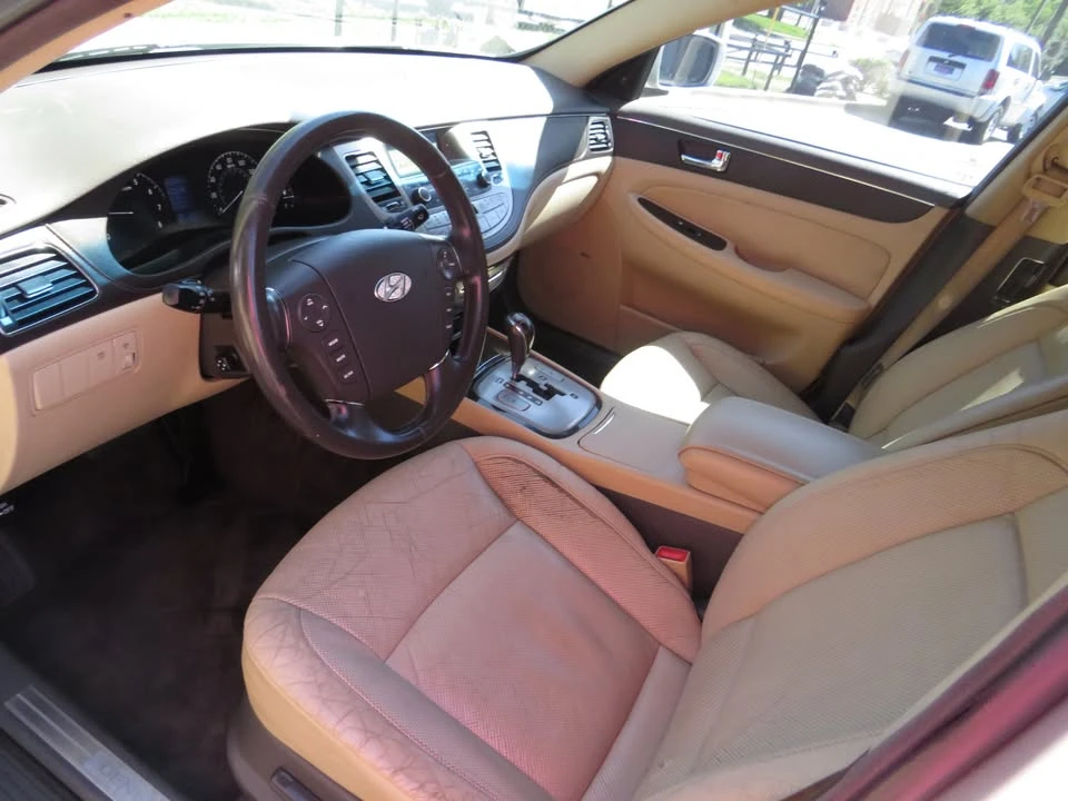 2009 Hyundai Genesis - Image 13 of 18