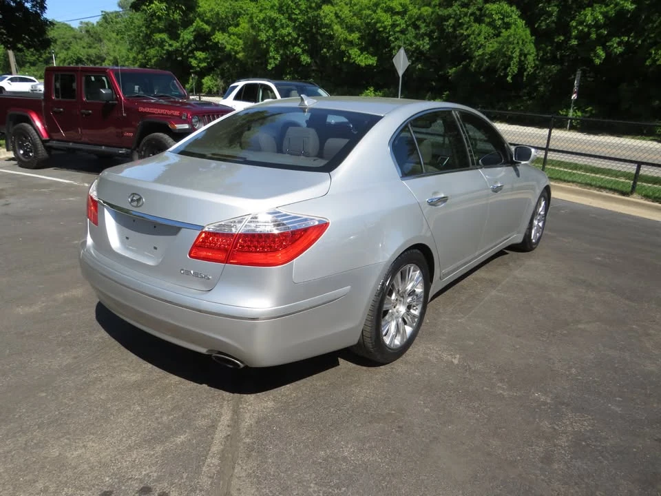 2009 Hyundai Genesis - Image 8 of 18